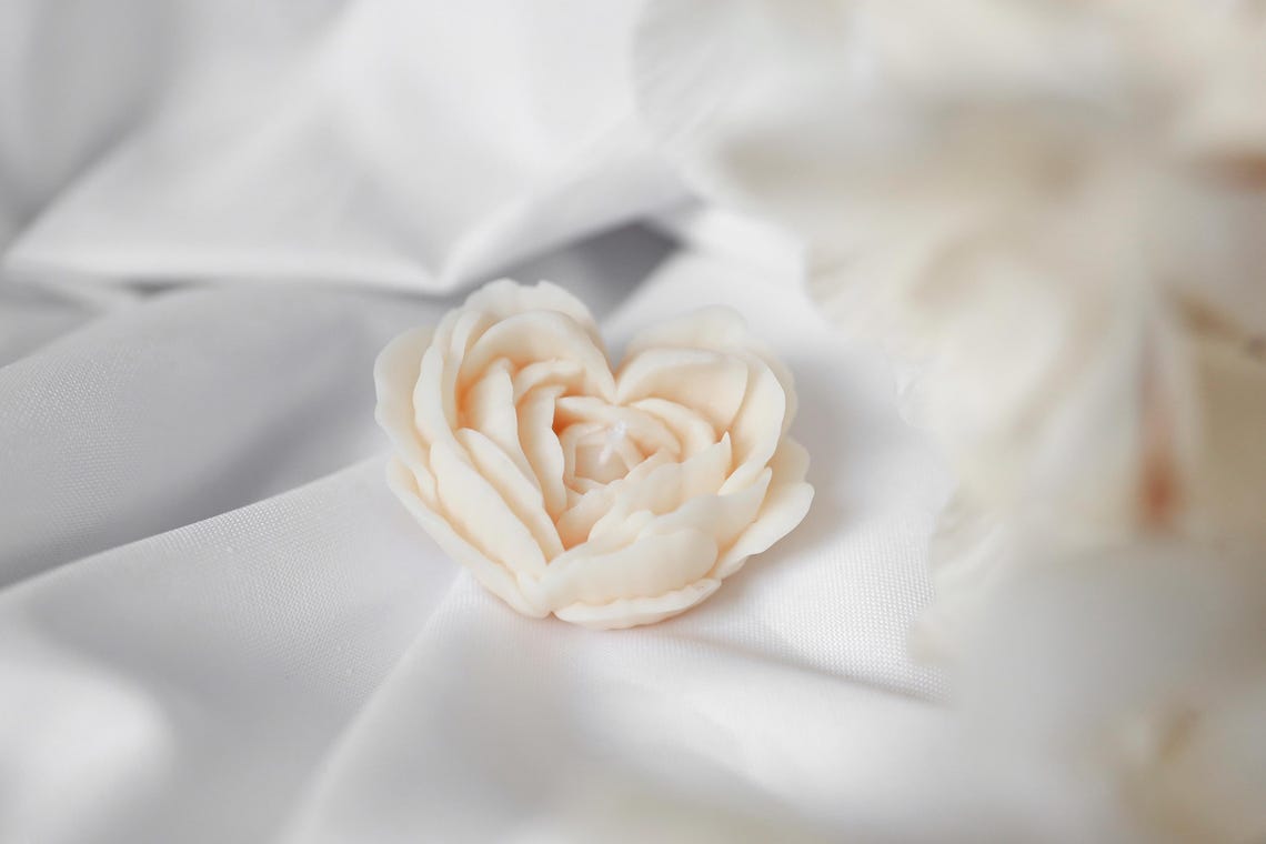 Mini bougie fleurs en forme de coeur personnalisable