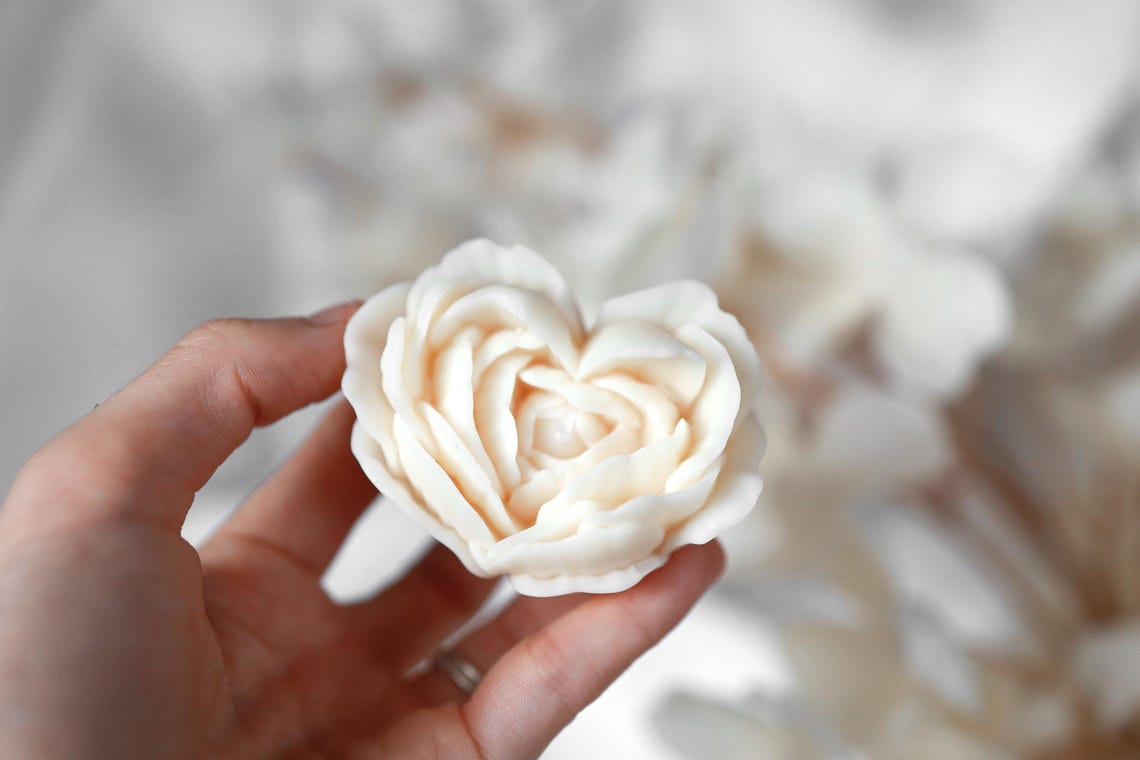 Mini bougie fleurs en forme de coeur personnalisable