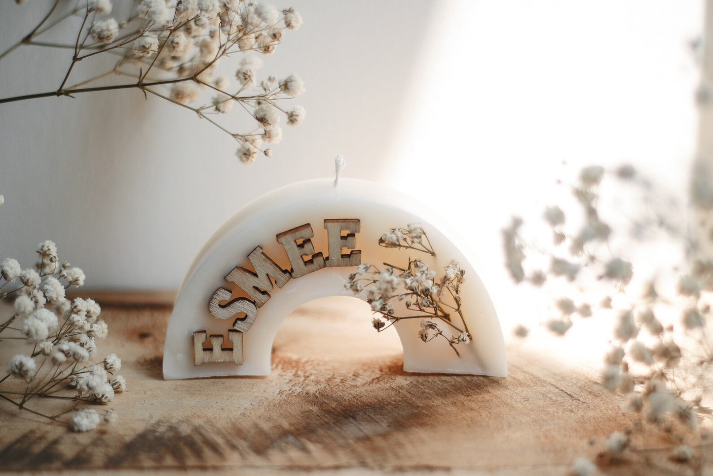 Bougie décorative « arc-en-fleurs » - 5 lettres en bois