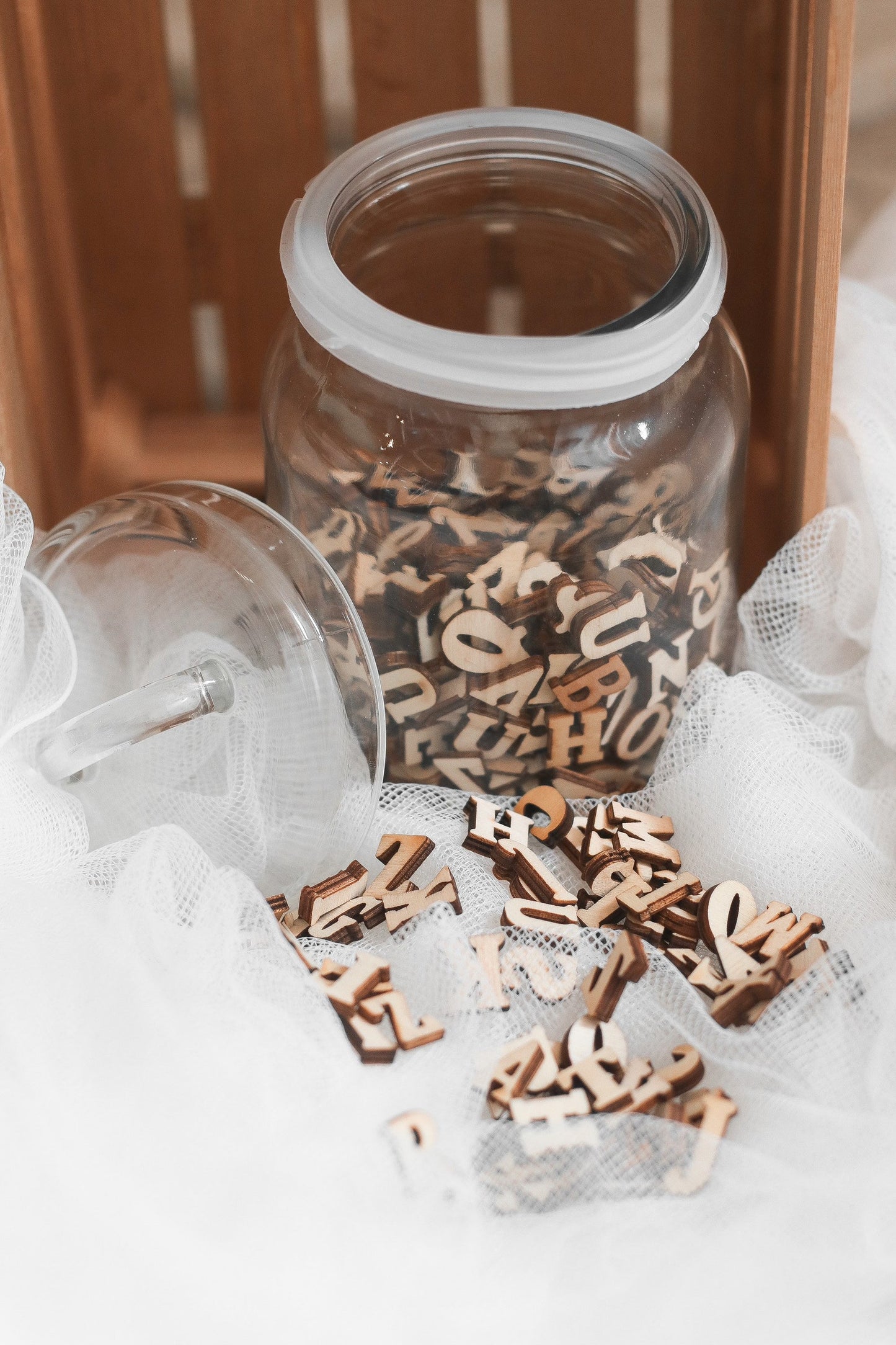 Bougie décorative « arc-en-fleurs » - 5 lettres en bois