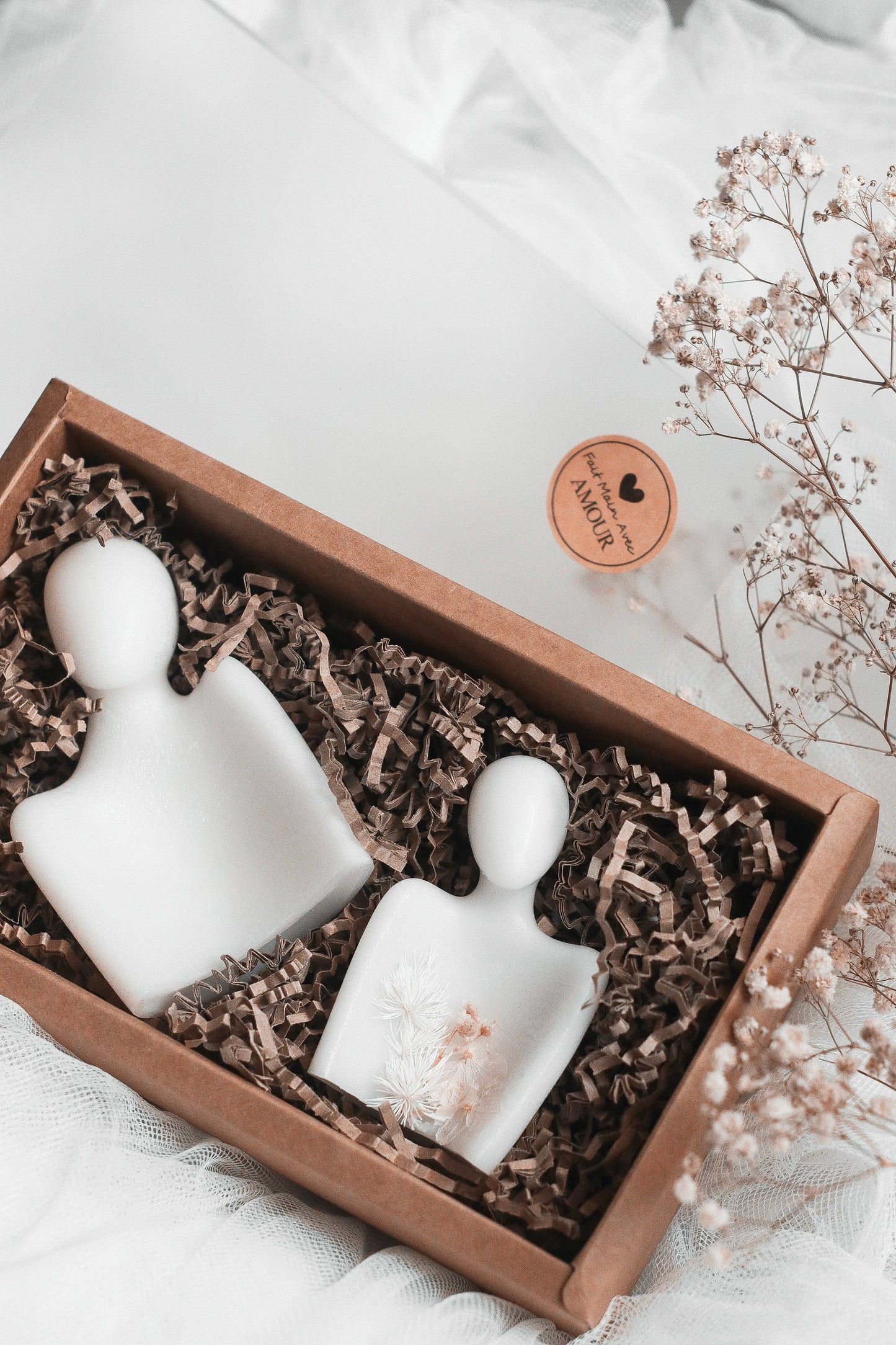 Bougie décorative « ensemble » ornée de fleurs séchées idée cadeau noces de cire