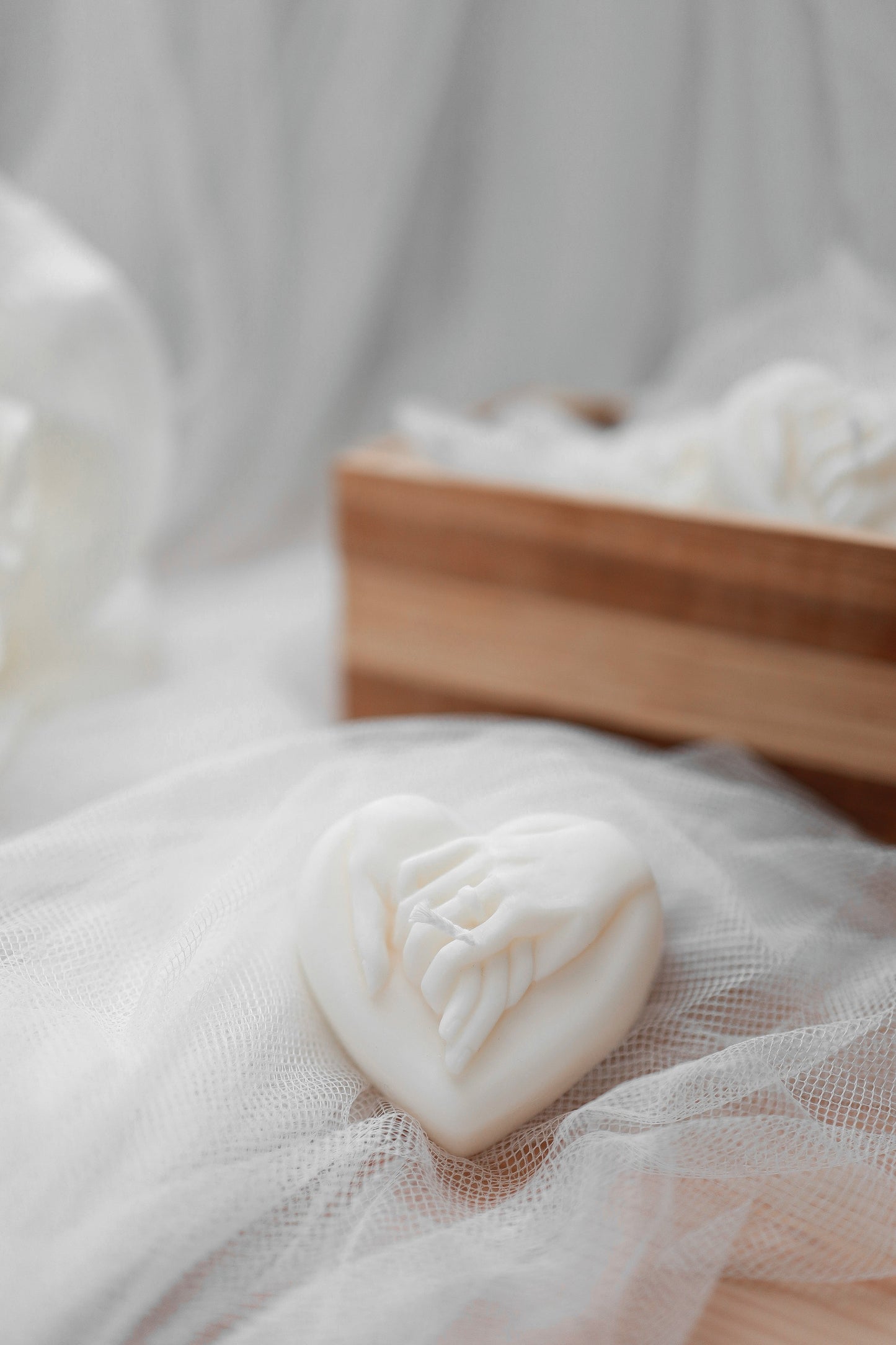 Mini bougie coeur mains avec alliance personnalisable
