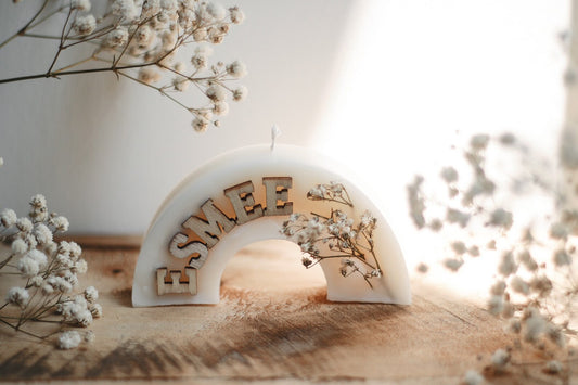 Bougie décorative « arc-en-fleurs » - 5 lettres en bois