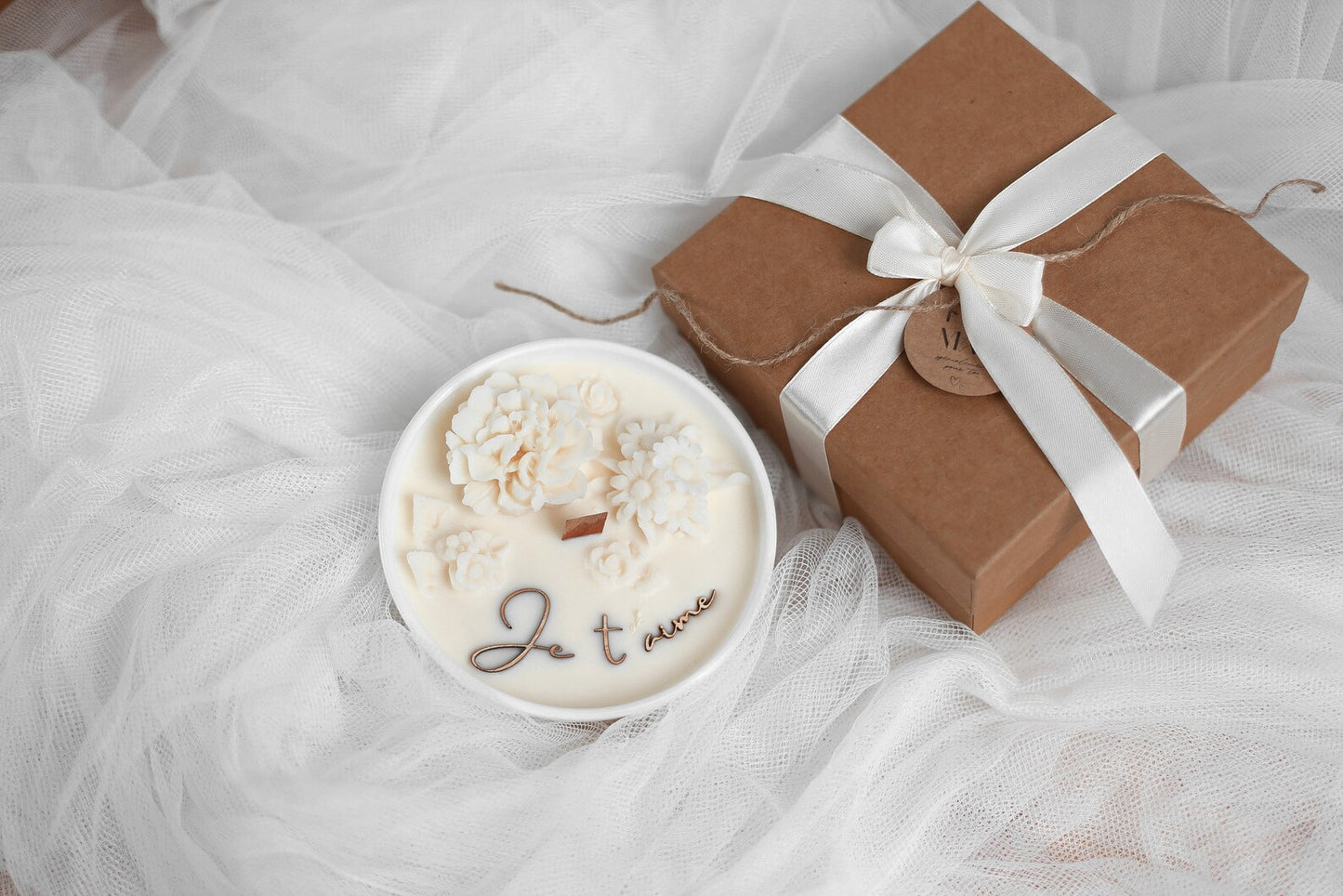 Bougie décorative bol fleuri avec lettrage en bois "je t'aime"