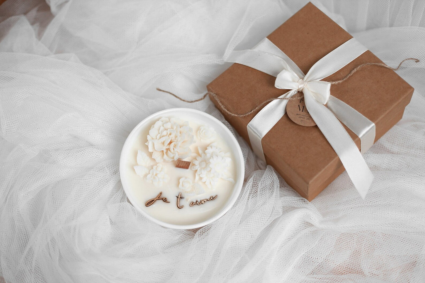 Bougie décorative bol fleuri avec lettrage en bois "je t'aime"